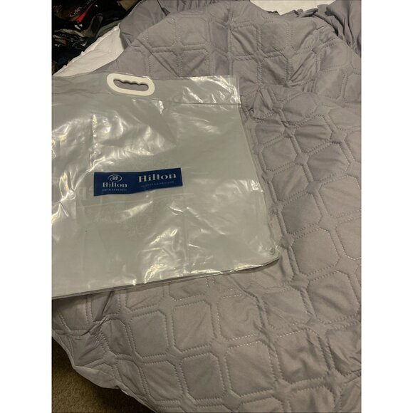 Hilton Queens Fitted Mattress Protector/Sheet Quilted Waterproof New Gray - Picture 1 of 8